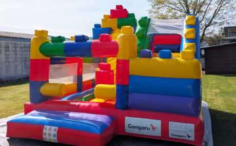 Baustein-Hüpfburg 4x5m mit Rutsche